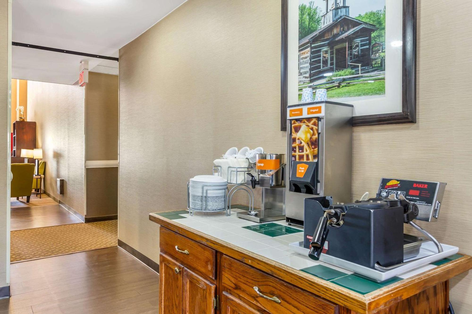 Comfort Suites South Point - Huntington Екстер'єр фото