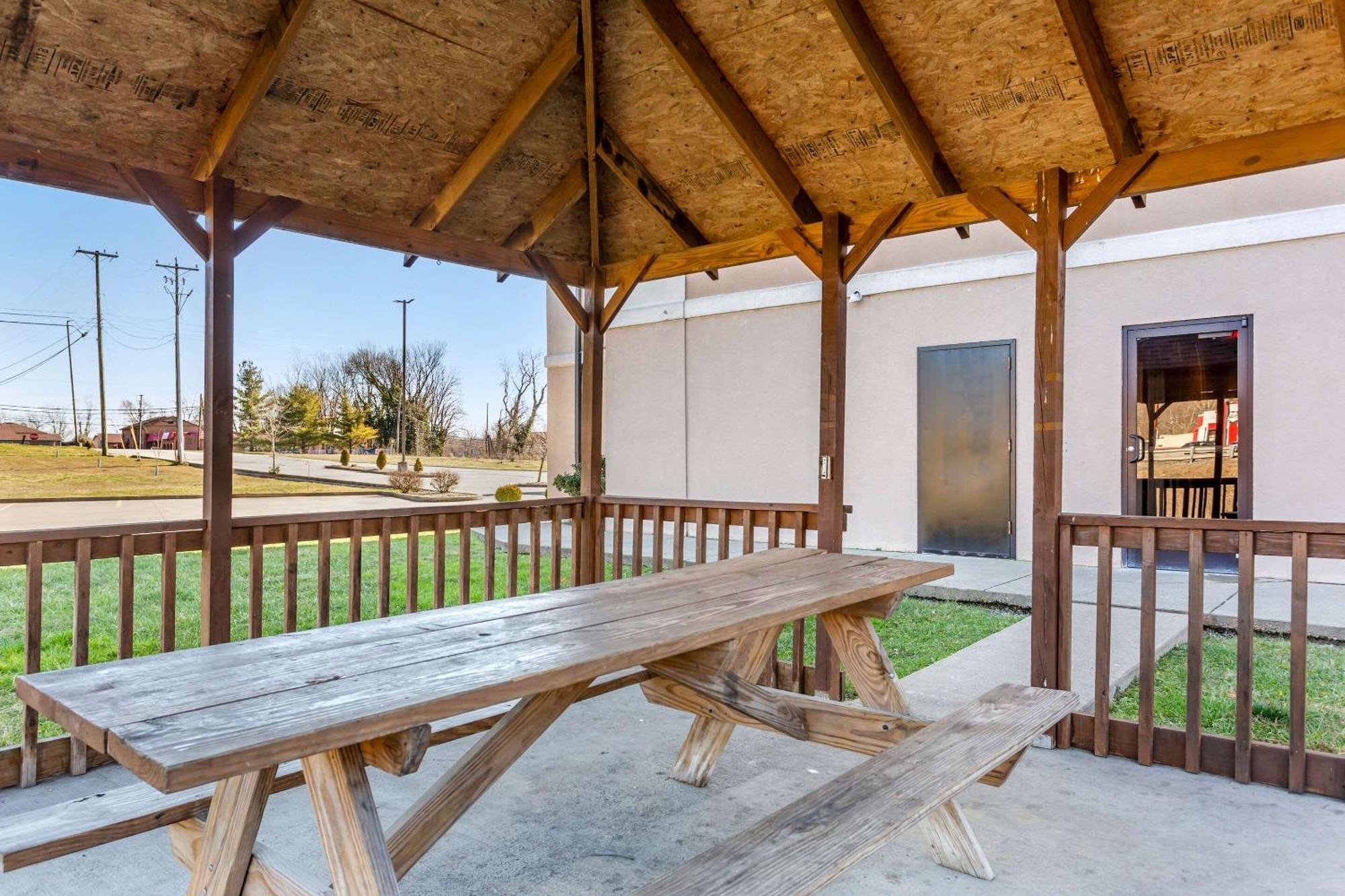 Comfort Suites South Point - Huntington Екстер'єр фото