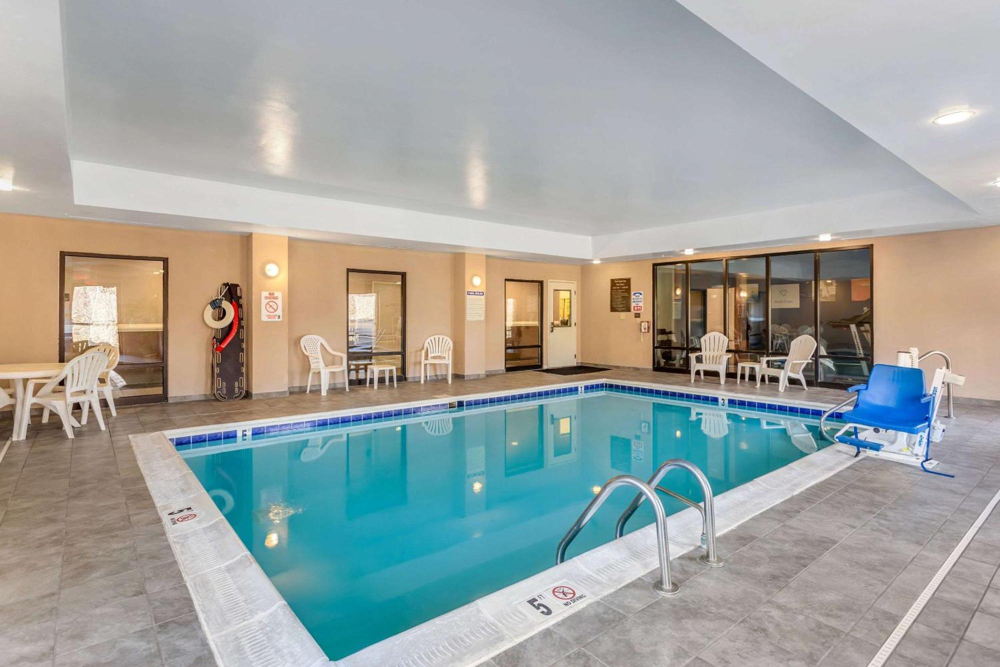Comfort Suites South Point - Huntington Екстер'єр фото