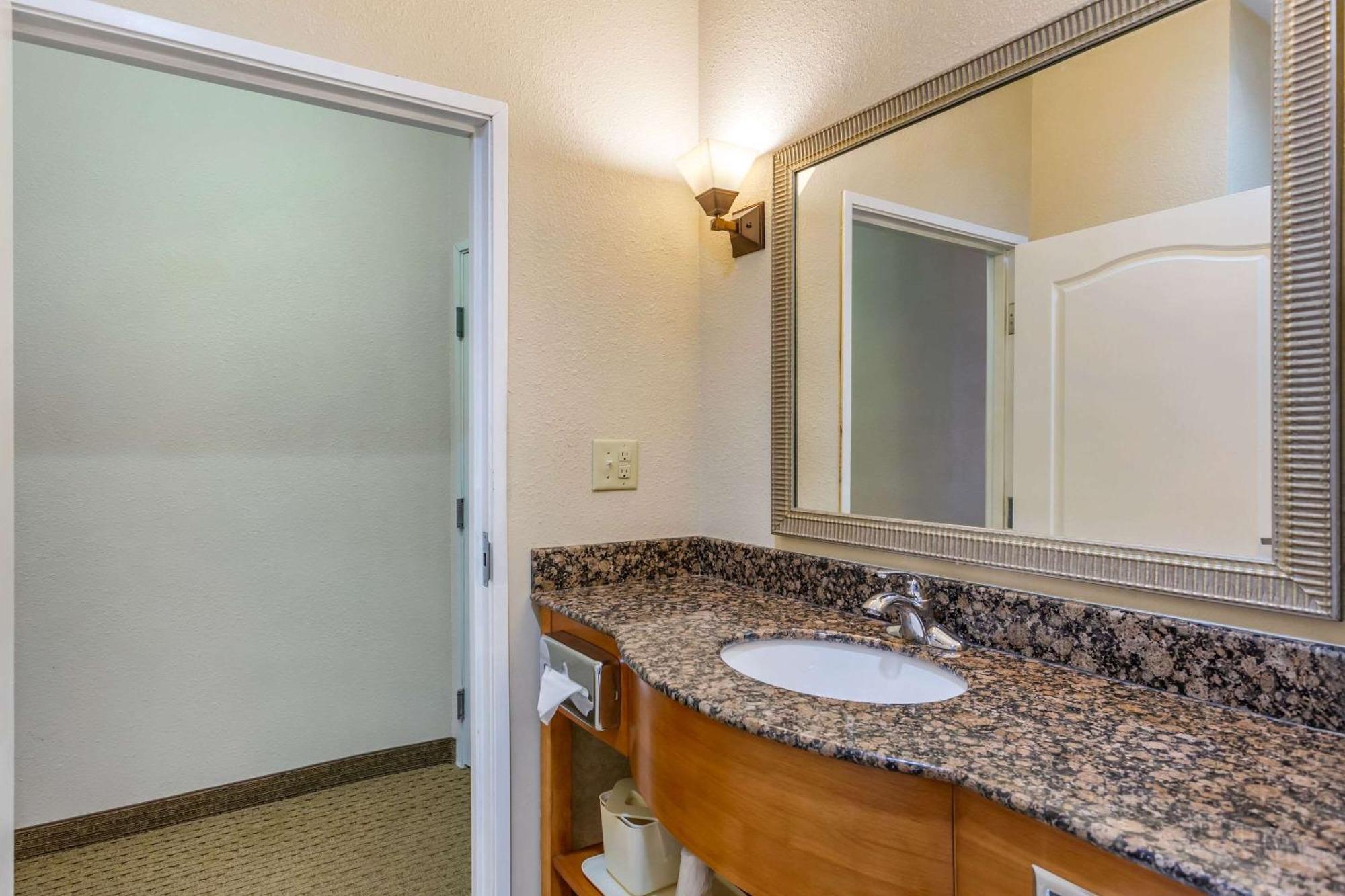 Comfort Suites South Point - Huntington Екстер'єр фото